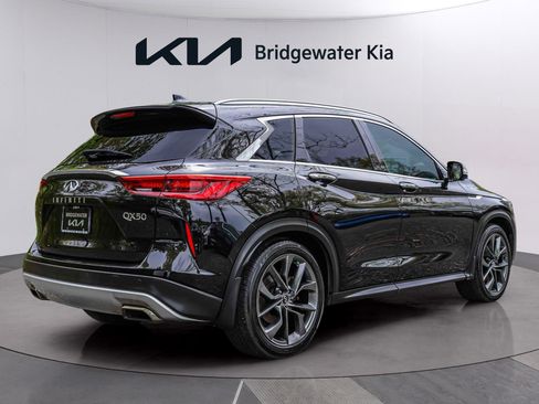 Used 2019 INFINITI QX50 Essential w/ Sensory Package AWD/4WD image 7