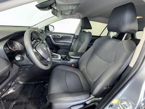 Used 2021 Toyota RAV4 LE AWD/4WD image 13