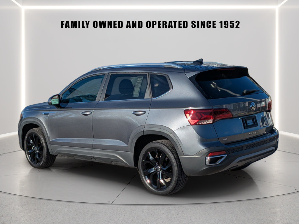 Certified 2023 Volkswagen Taos SE w/ Black Wheel Package FWD image 4