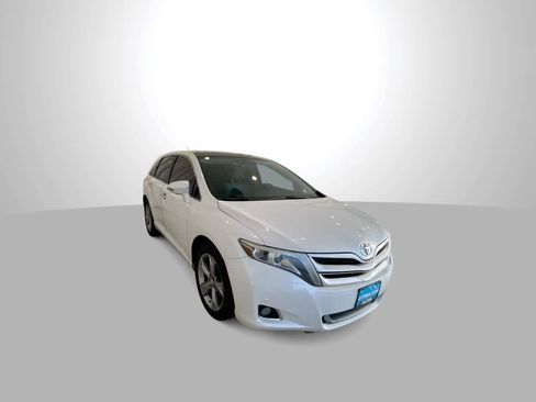Used 2015 Toyota Venza Limited image 2