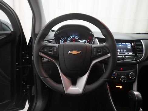 Used 2022 Chevrolet Trax LT w/ Midnight Edition AWD/4WD image 4