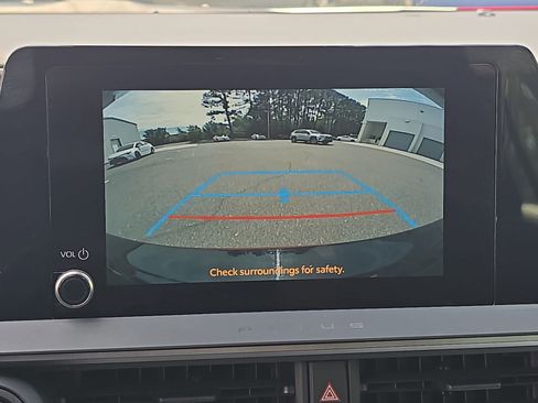 Used 2024 Toyota Prius LE FWD image 22