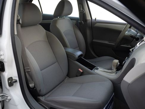 Used 2011 Chevrolet Malibu LS image 23