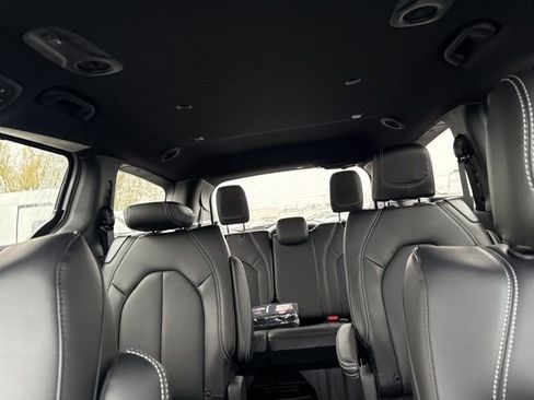 New 2026 Chrysler Pacifica Select FWD image 25
