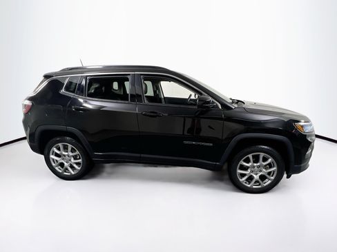 Used 2022 Jeep Compass Latitude AWD/4WD image 4