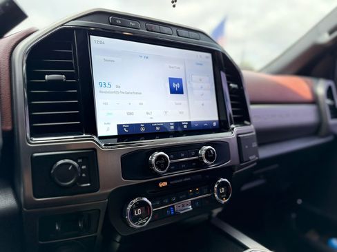 Used 2022 Ford F450 Platinum w/ FX4 Off-Road Package image 26