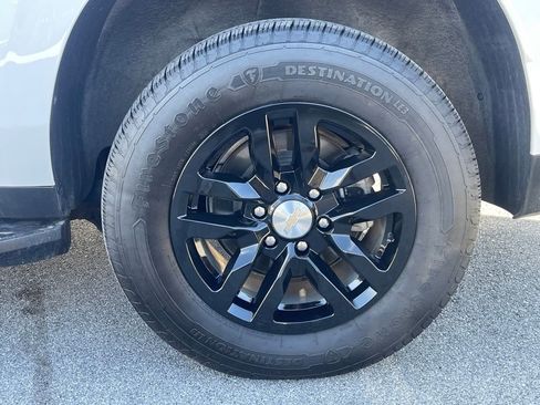 Used 2024 Chevrolet Suburban LT image 16