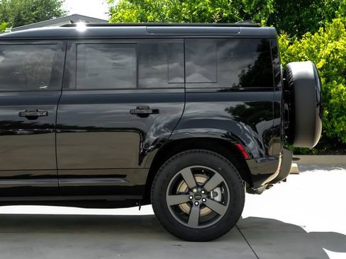 New 2026 Land Rover Defender 110 X-Dynamic SE AWD/4WD image 16