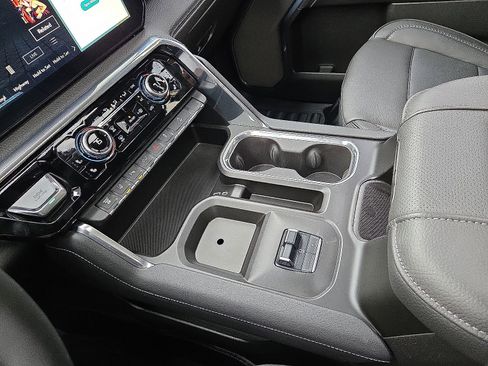 Used 2024 GMC Sierra 3500 Denali w/ Technology Package image 25