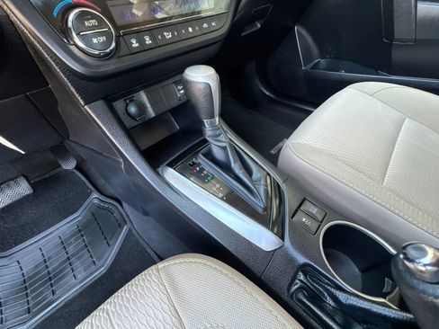 Used 2015 Toyota Corolla LE FWD image 78