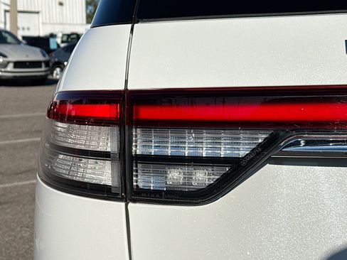 Used 2023 Lincoln Aviator Reserve w/ Equipment Group 201A image 10