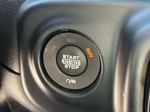 Used 2023 Jeep Wrangler Unlimited AWD/4WD image 28