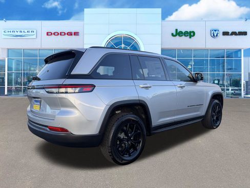 New 2026 Jeep Grand Cherokee Altitude image 11