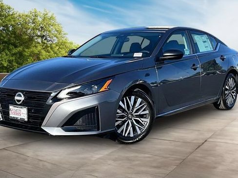 New 2026 Nissan Altima 2.5 SV FWD image 2