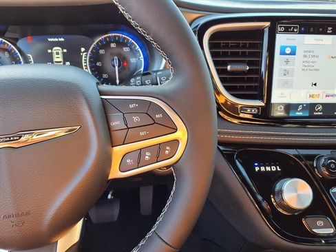 New 2026 Chrysler Pacifica Select image 10