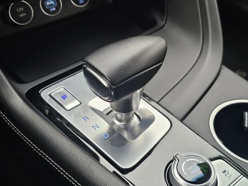 Used 2023 Genesis G70 2.0T image 39