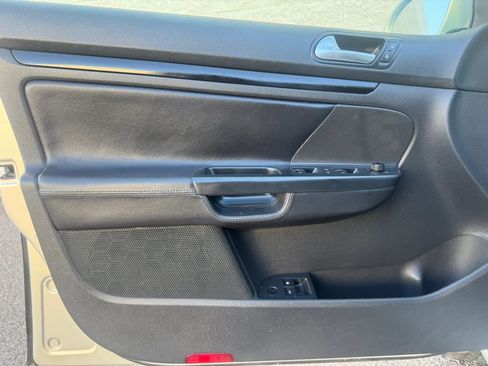 Used 2010 Volkswagen Jetta TDI image 10