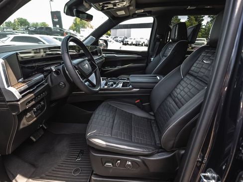 Used 2025 Cadillac Escalade Sport Platinum w/ LPO, Floor Liner Package AWD/4WD image 19