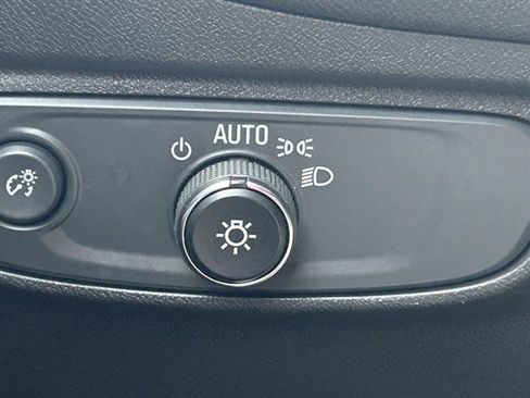 Used 2022 Chevrolet Equinox LT image 18