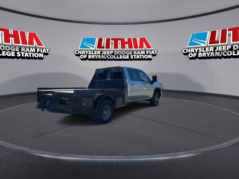 Used 2022 Chevrolet Silverado 3500 LT w/ Convenience Package image 8