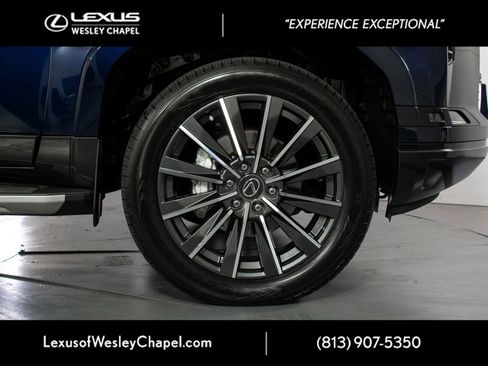 Used 2025 Lexus GX 550 w/ Accessory Package (Z1) image 5