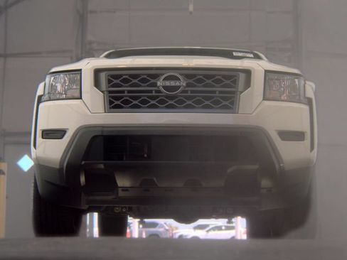 Used 2024 Nissan Frontier SV w/ Technology Package RWD image 3