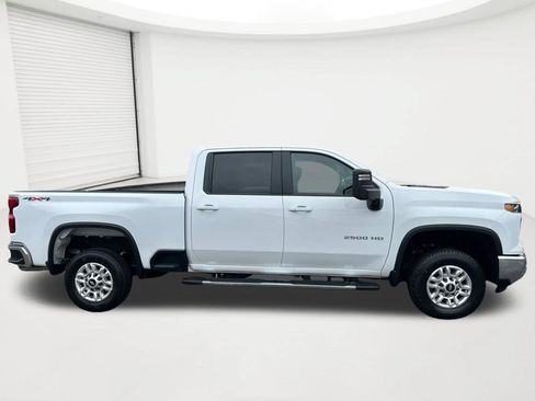 Used 2025 Chevrolet Silverado 2500 LT w/ Convenience Package AWD/4WD image 4
