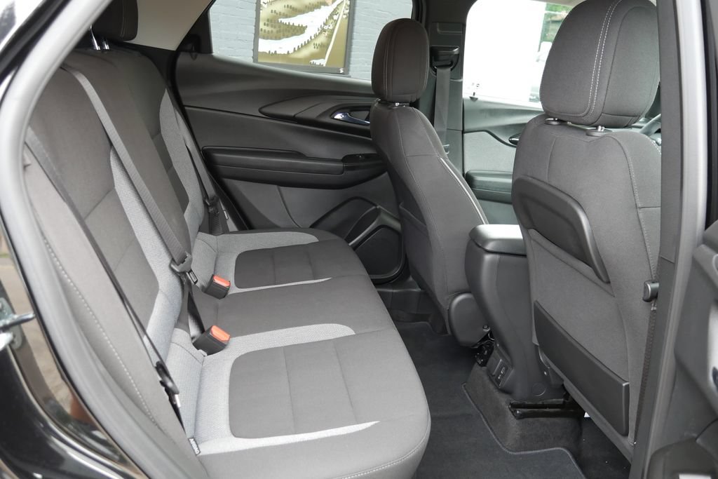 Used 2023 Chevrolet TrailBlazer LT w/ Convenience Package FWD image 9