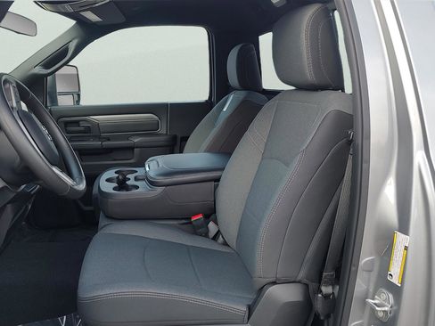 Used 2024 RAM 2500 Tradesman w/ Chrome Appearance Group image 10