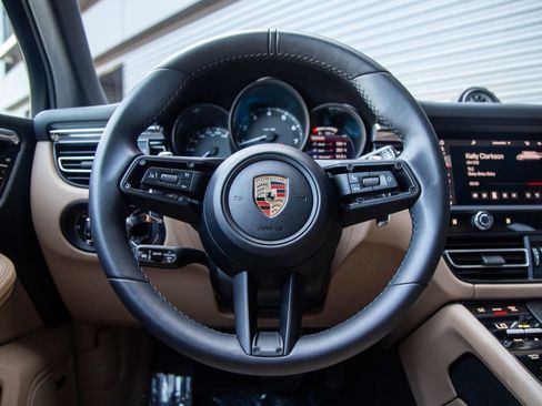 Certified 2025 Porsche Macan AWD/4WD image 16