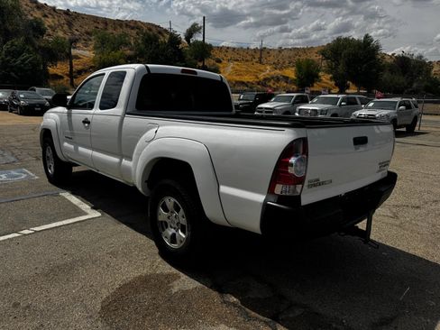 Used 2011 Toyota Tacoma PreRunner w/ SR5 Pkg #2 RWD image 7