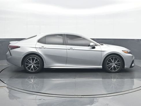 Used 2023 Toyota Camry SE image 7