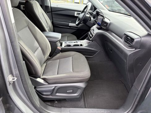 Used 2023 Ford Explorer XLT image 29