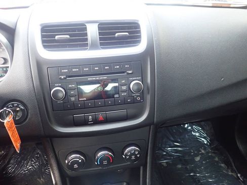 Used 2013 Dodge Avenger SE FWD image 4