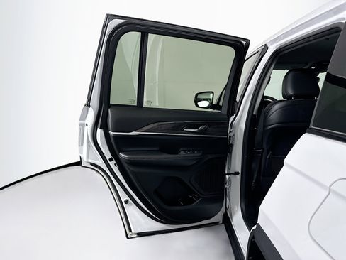 Used 2023 Jeep Grand Cherokee Limited image 26