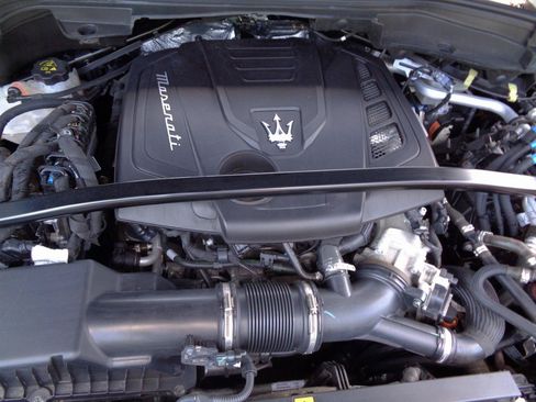 Used 2023 Maserati Grecale Modena AWD/4WD image 18