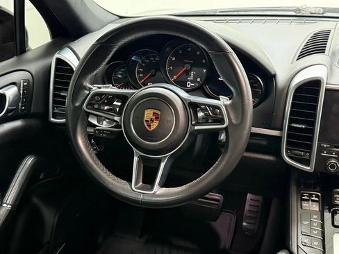 Used 2018 Porsche Cayenne Platinum Edition image 25