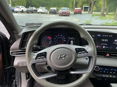 Used 2023 Hyundai Elantra SEL w/ Convenience Package FWD image 13