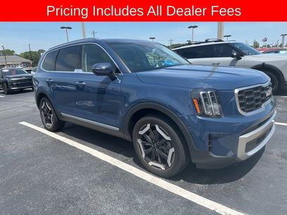 Used 2023 Kia Telluride S w/ S Sunroof Package