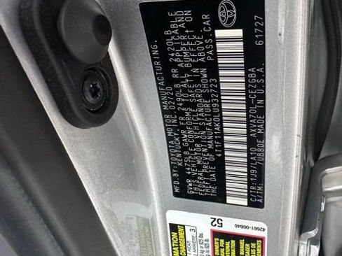 Used 2020 Toyota Camry XLE w/ Navigation Package FWD image 31