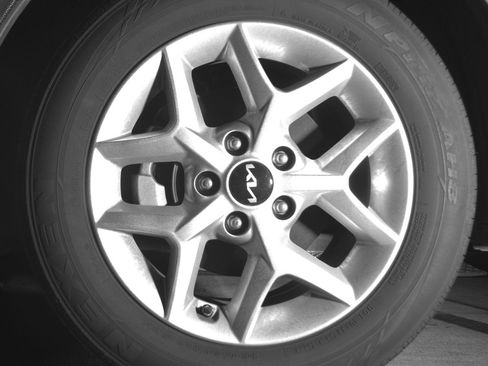 Used 2025 Kia Soul LX w/ LX Technology Package image 12