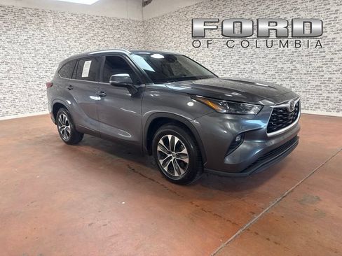 Used 2023 Toyota Highlander XLE FWD image 1