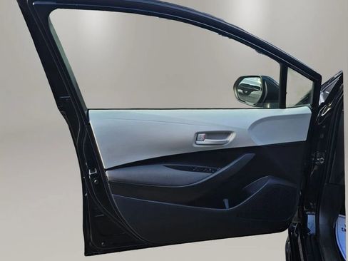 Used 2023 Toyota Corolla LE image 11