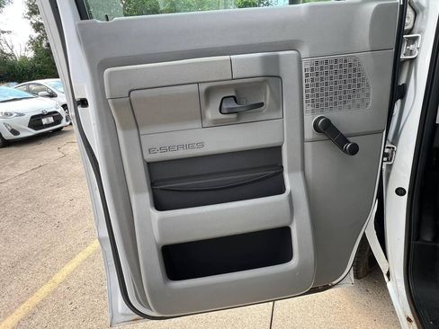 Used 2010 Ford E-350 and Econoline 350 Super Duty RWD image 7