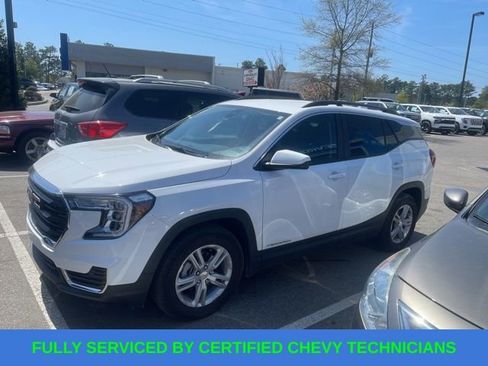 Used 2022 GMC Terrain SLE w/ Driver Convenience Package image 2