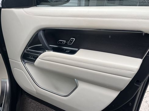 Certified 2023 Land Rover Range Rover SE image 12