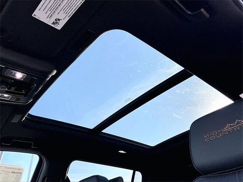 New 2026 Chevrolet Suburban High Country image 15