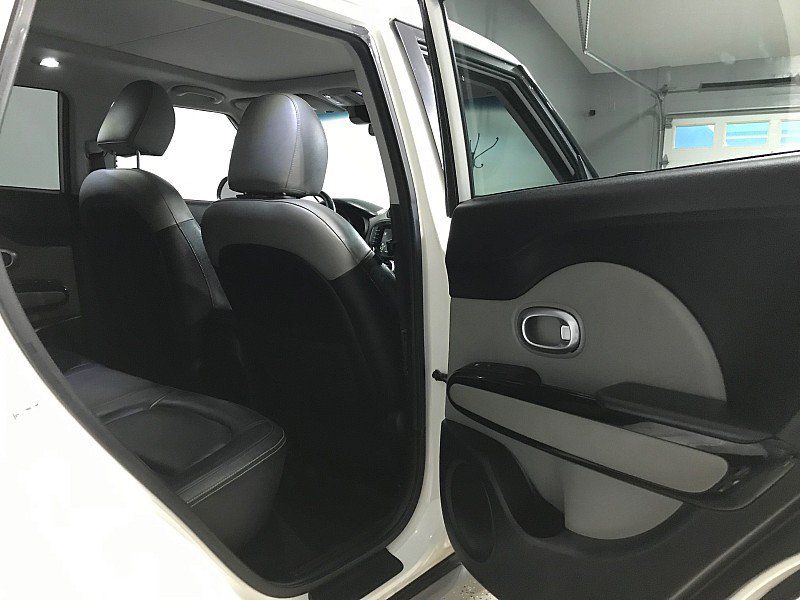 Used 2016 Kia Soul + w/ Primo Package FWD image 21