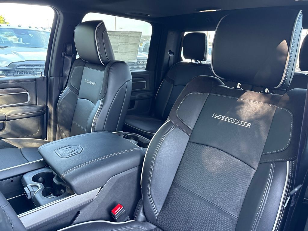 New 2025 RAM 3500 Laramie AWD/4WD image 24