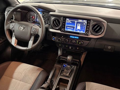 Used 2022 Toyota Tacoma TRD Sport w/ Technology Package AWD/4WD image 40